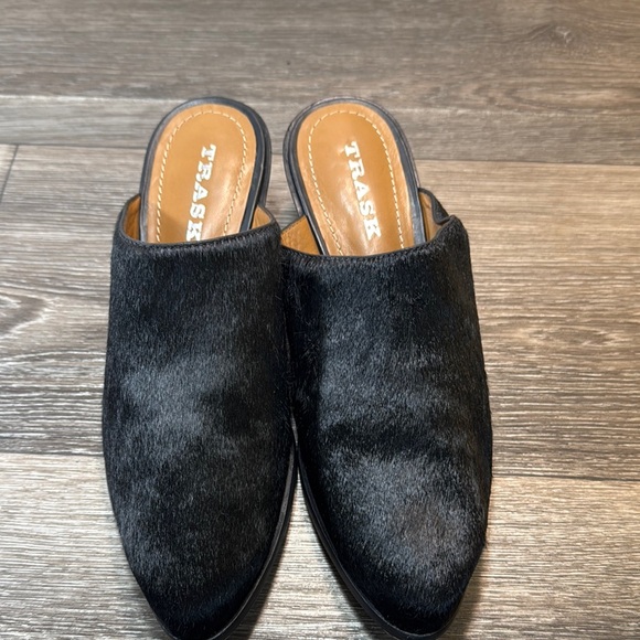 Trask Black Fur-Textured Mules woman’s size 8.5 (s28)